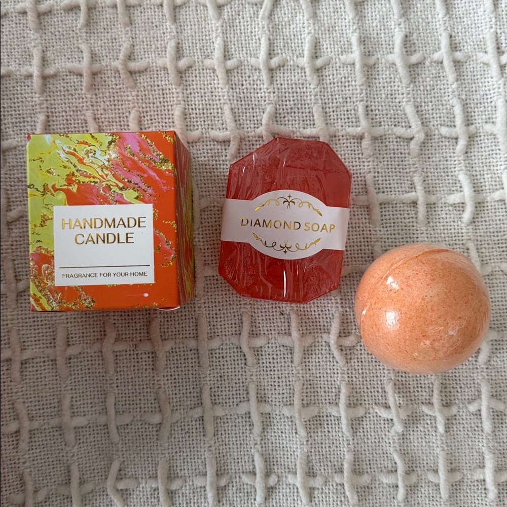 Luxury Bath & Body Gift Set with Green Blanket and Red Soap - Picture 7 of 10
